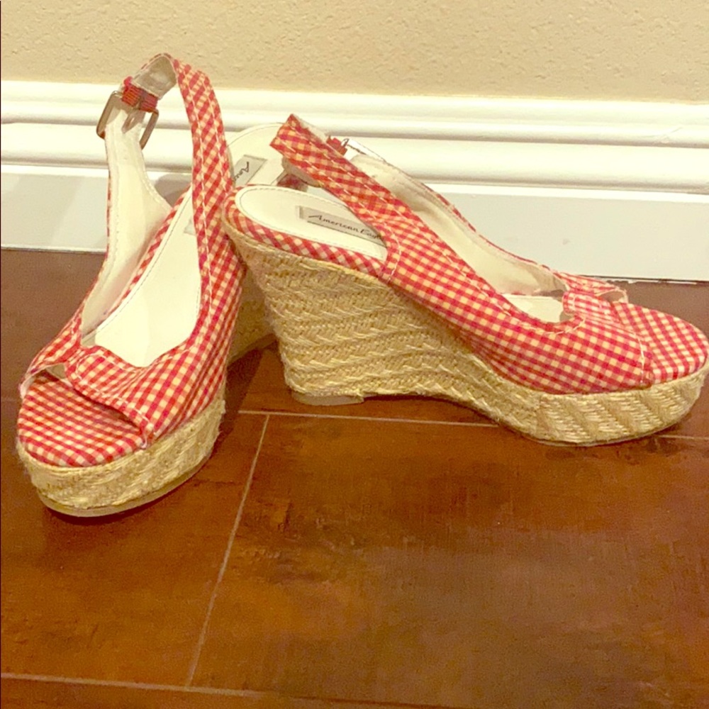 Red and white checkered wedges